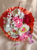 Bouquet di carta cipria e corallo